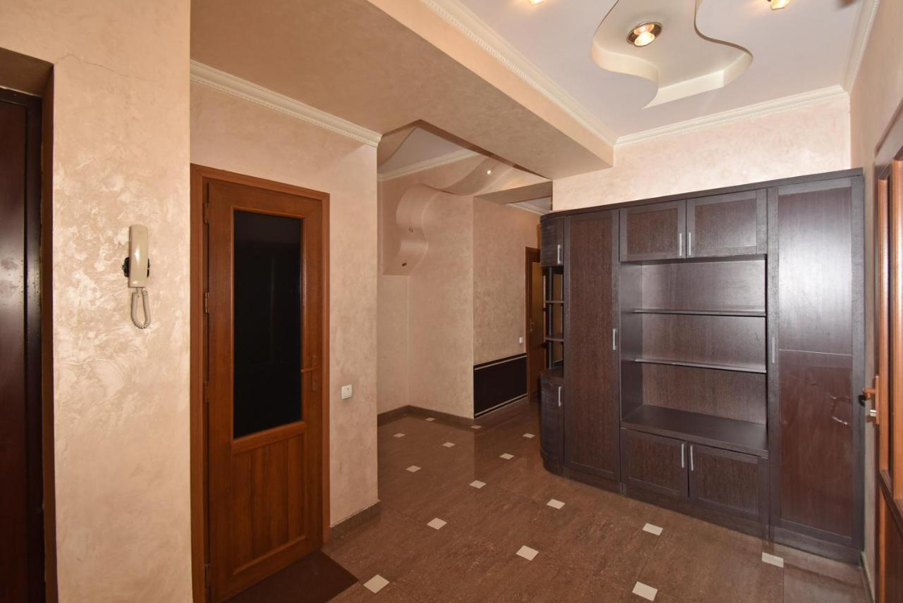 Armenak Apartment 5-Комнатная يريفان المظهر الخارجي الصورة